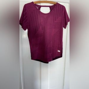 Under Armour Women’s Top Size Medium NWT